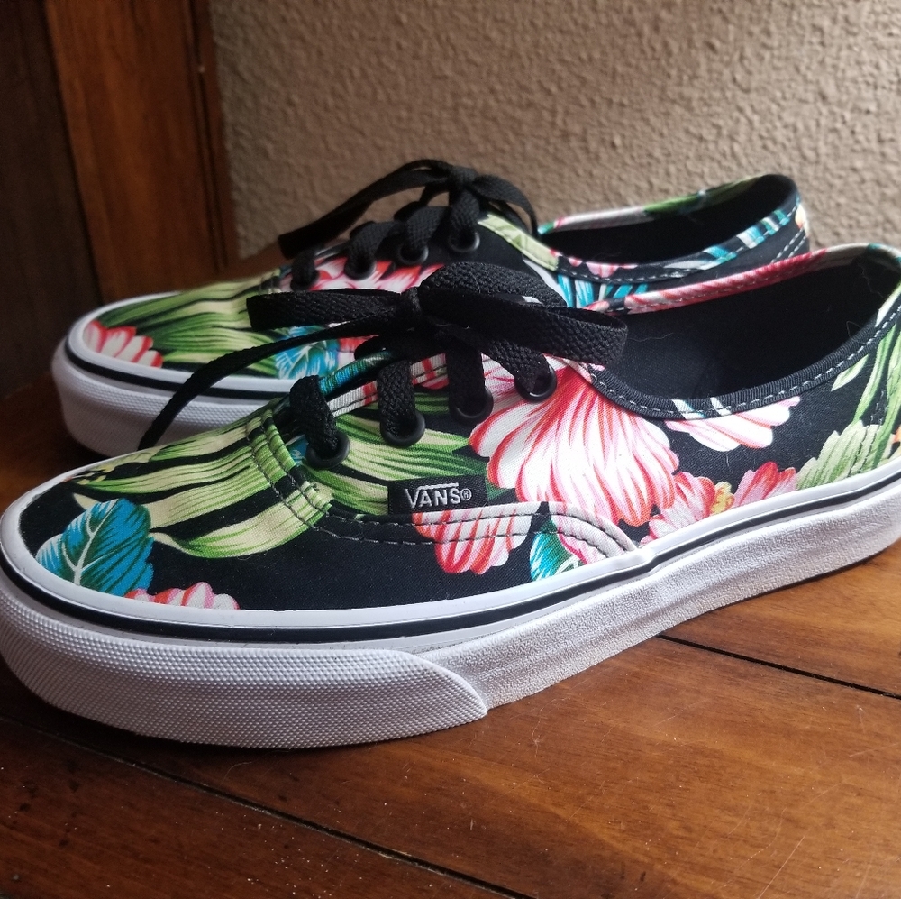 Hawaiian Flower Classic Vans. Size 4.